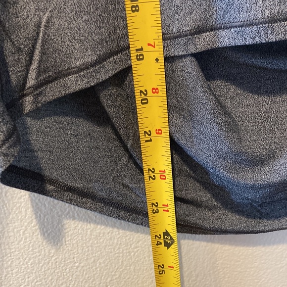 Lululemon brand Gray athlete is athletic women’s sport top exercise gym, size 4 - Picture 4 of 5
